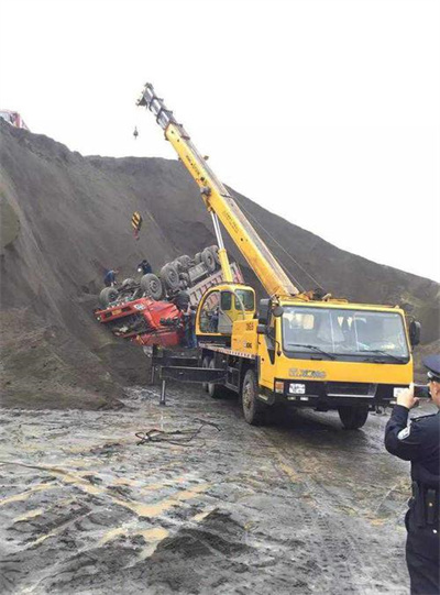 连山上犹道路救援